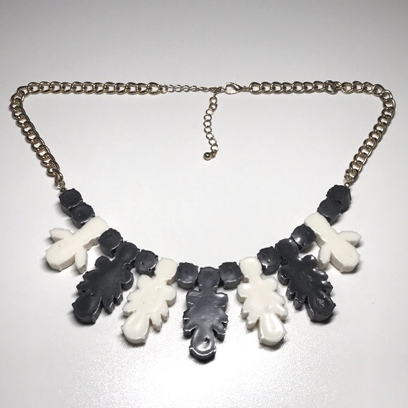 BLACK & WHITE RUBBER STONES Chain Neckace - Picture 6 of 9